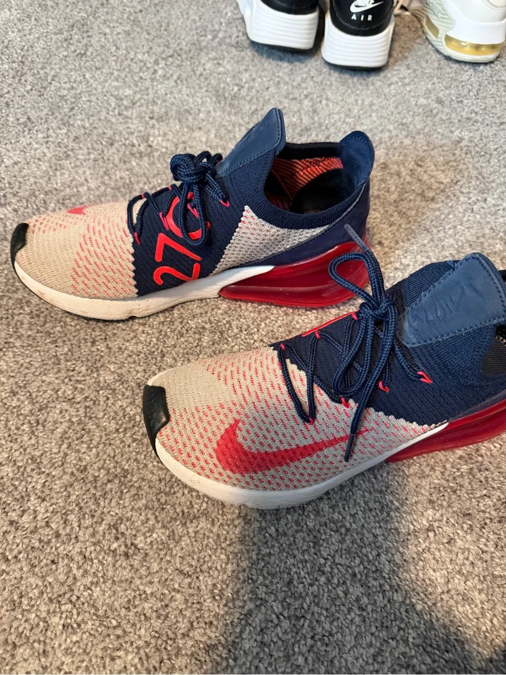 Nike 270s